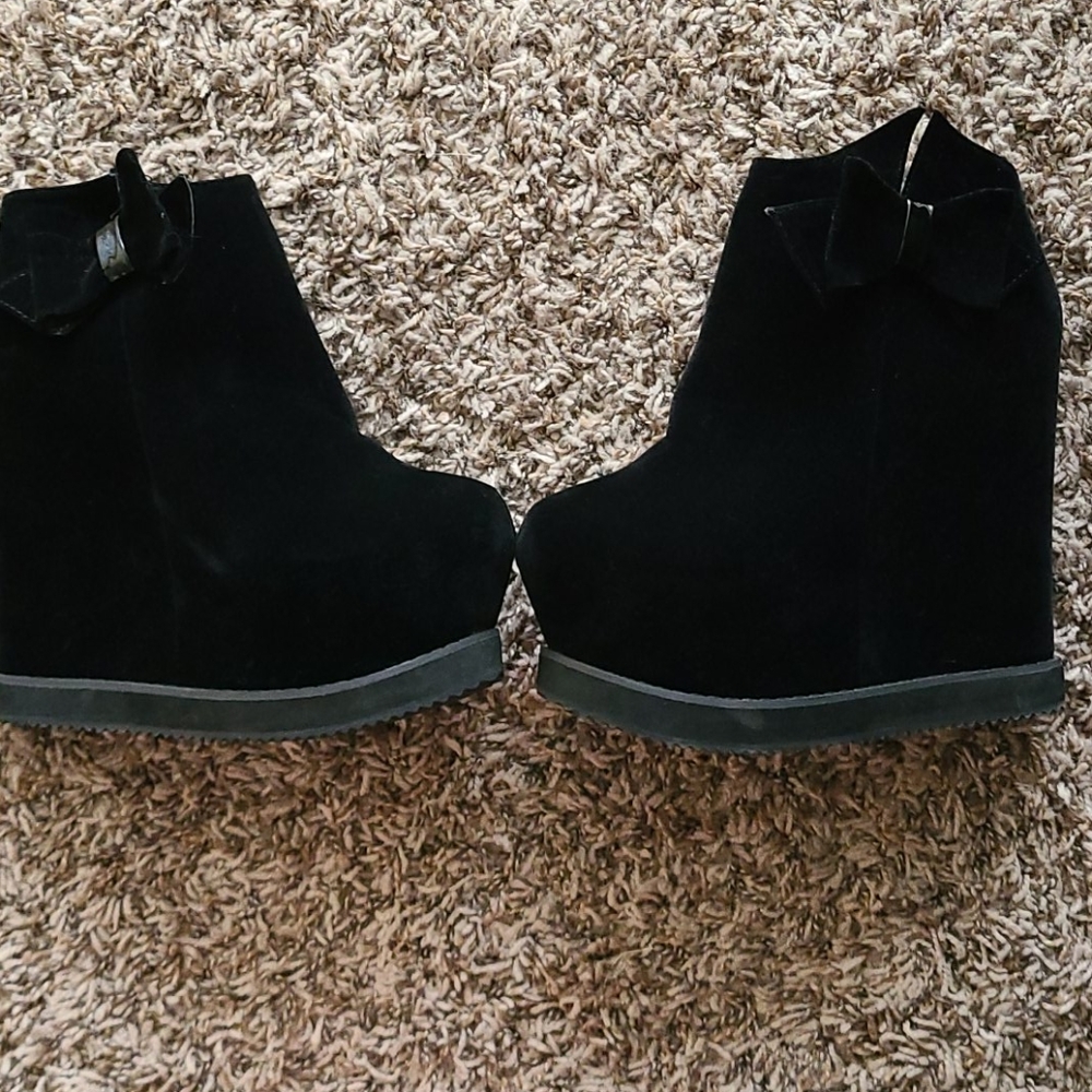 Black Wedged Boots - Picture 4 of 6